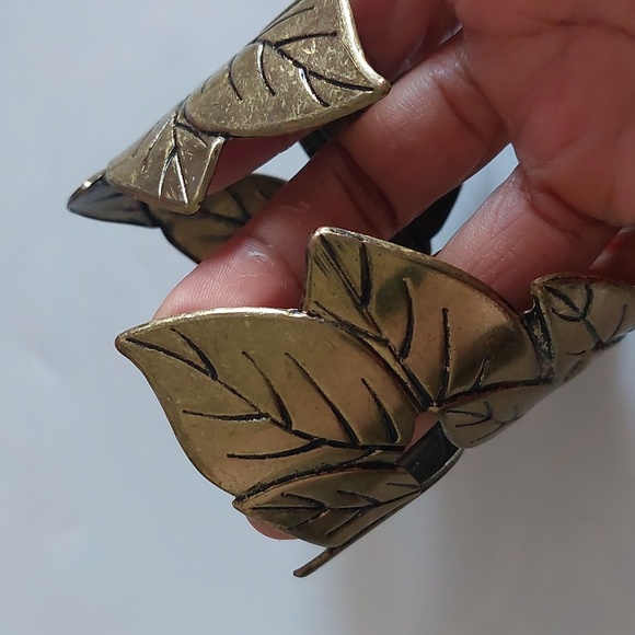 Brass Leaf Designed Hinged Bangle Bracelet - Picture 2 of 8